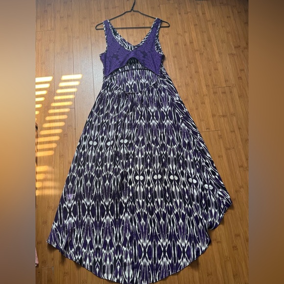Stylish Purple and White Patterned Dress - Picture 4 of 5